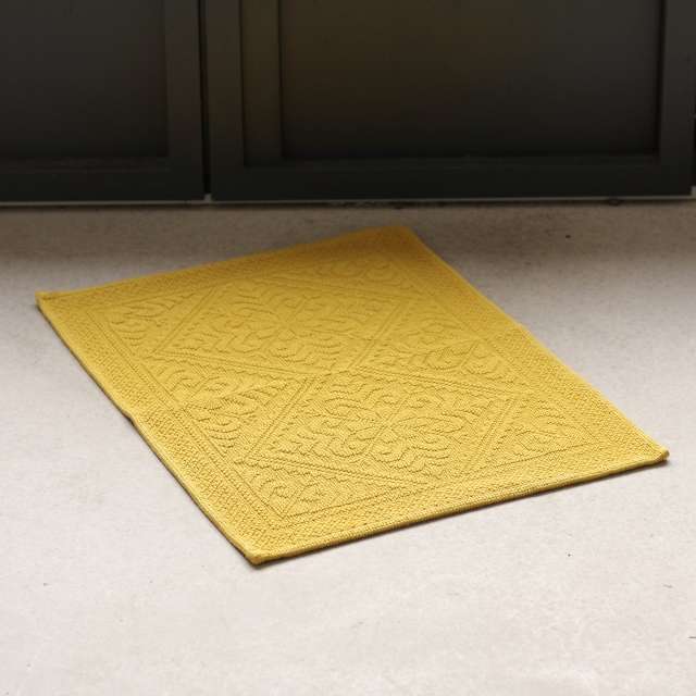 tapis de salle de bain jaune